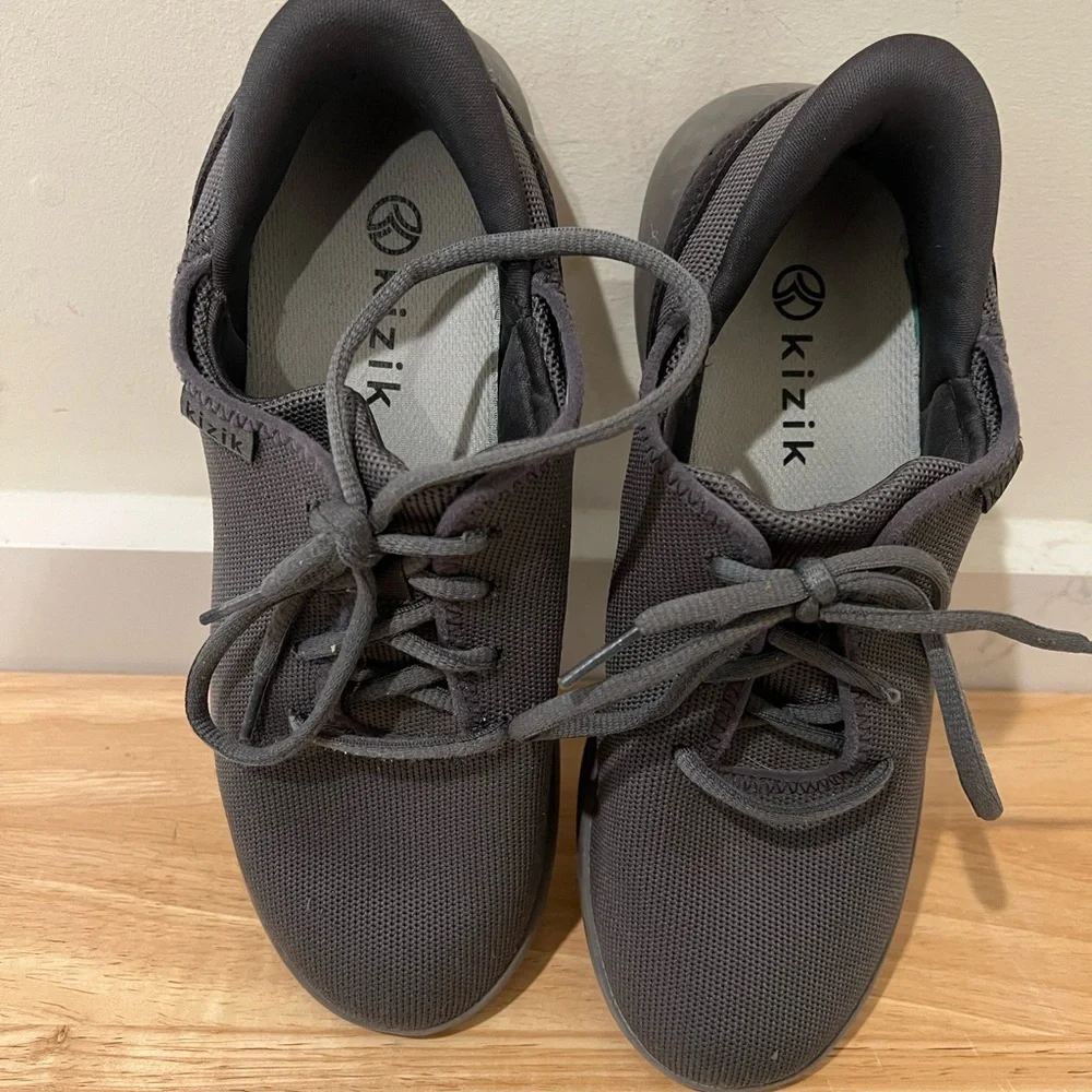 Kizik gray sneakers Size‎ 7M / 8.5 W